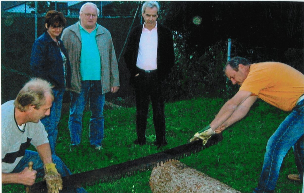 Tennis und holzsägen