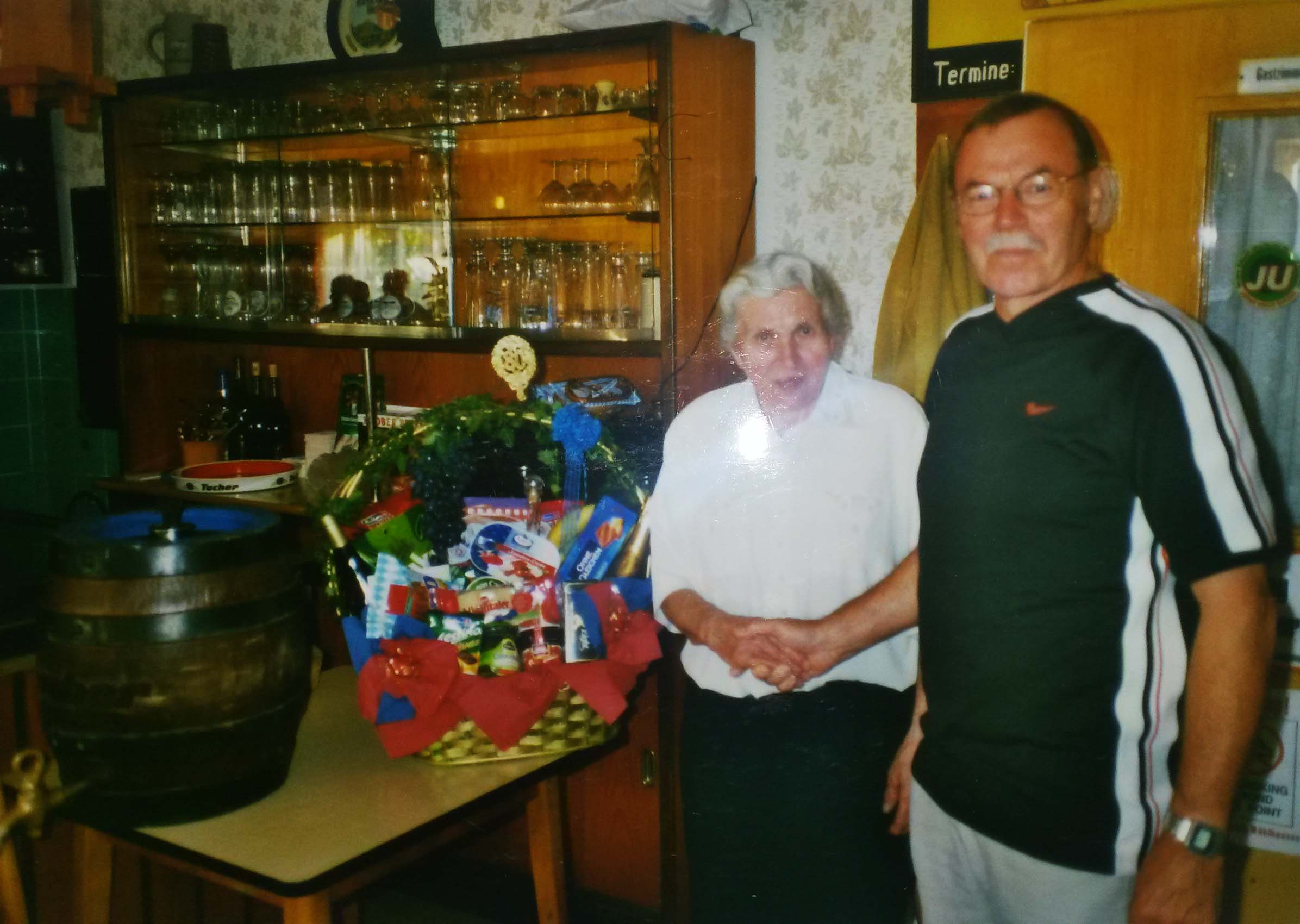 2.7.2001 80. Geburtstag Wirtin