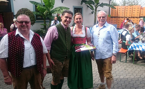 Hochzeit Geschenk Übergabe klein