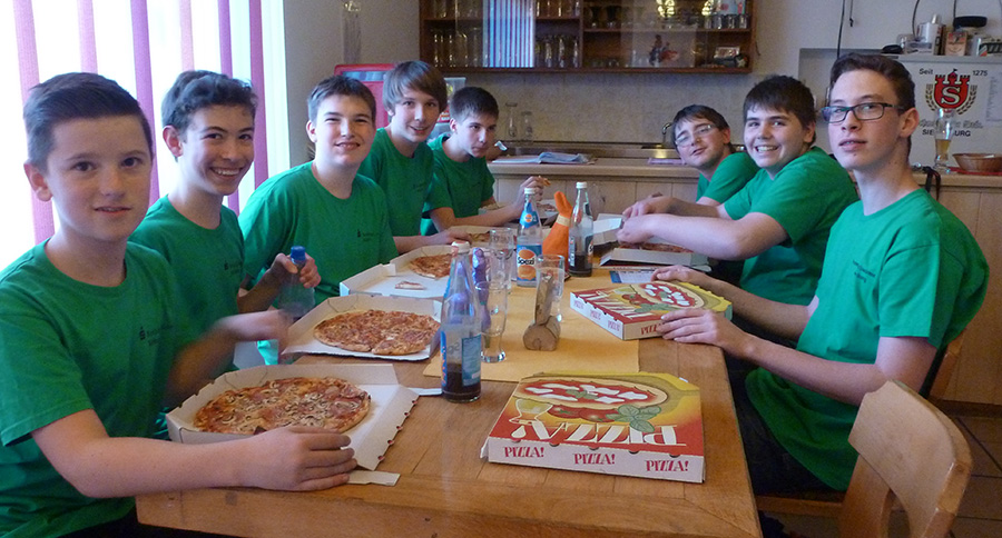 Pizzaessen 8 Ball VM
