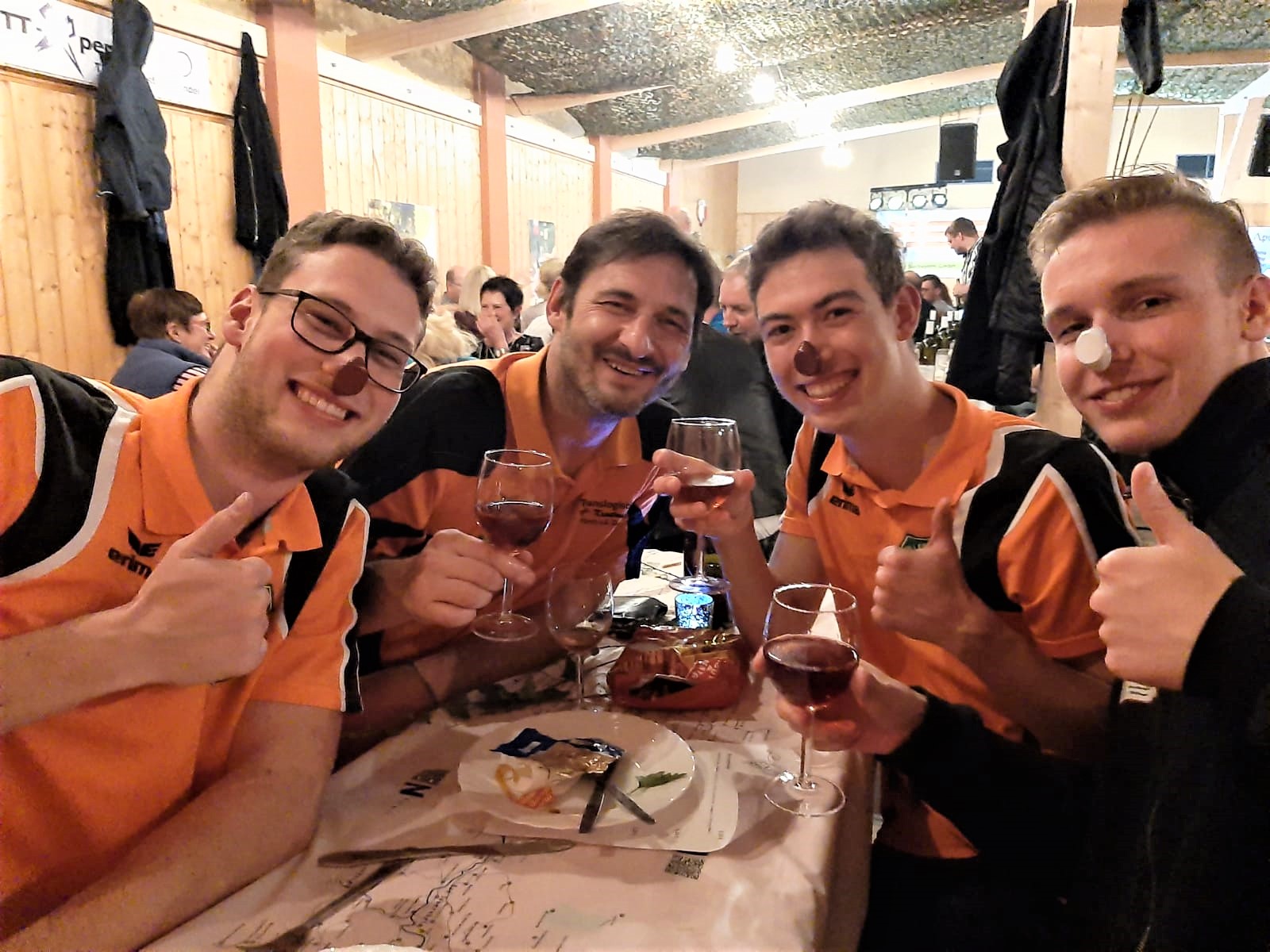 1. Mannschaft beim Weinfest