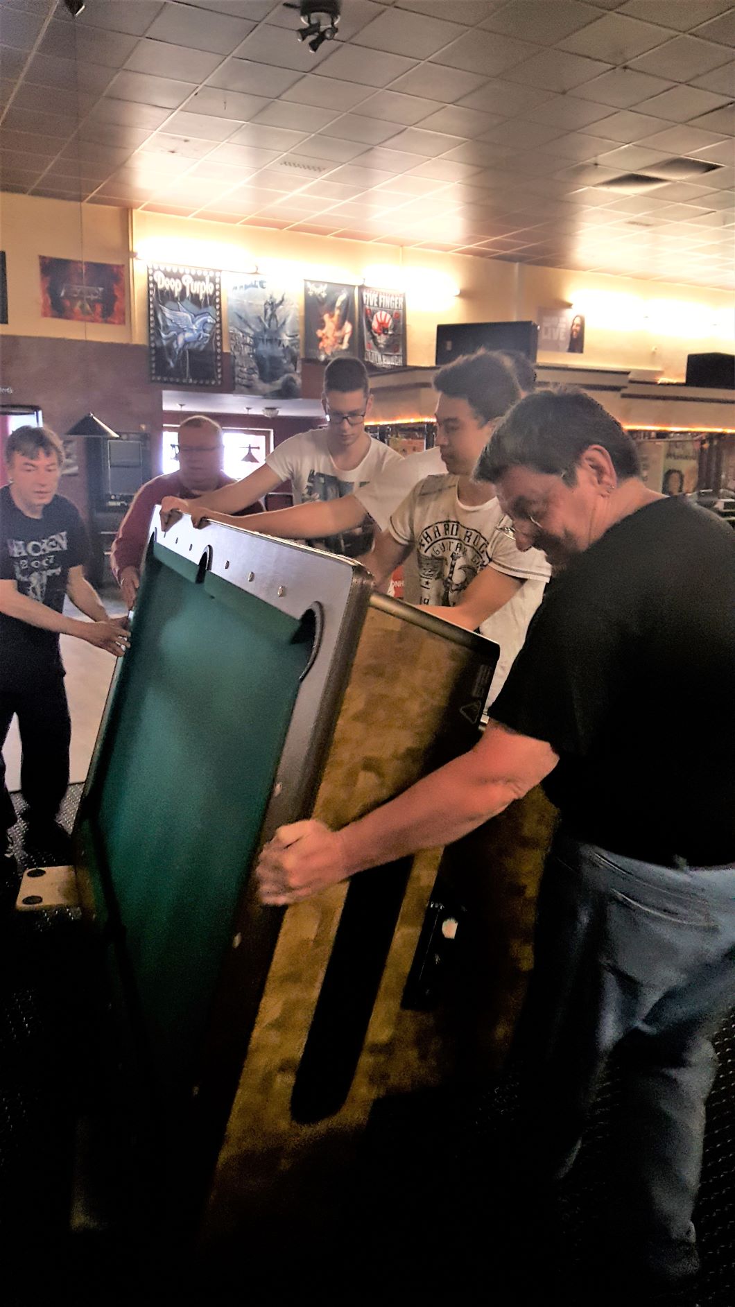 Schulfest Tisch holen