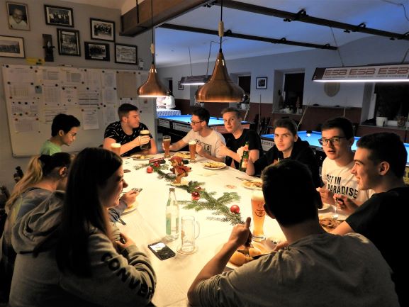 Weihnachtsfeier Jugendtisch