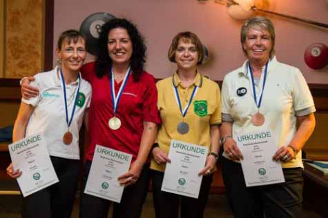 10 Ball Ladies vlnr. Karin Michl Alexandra Orak Bettina Jager Sylvia Buschhuter klein