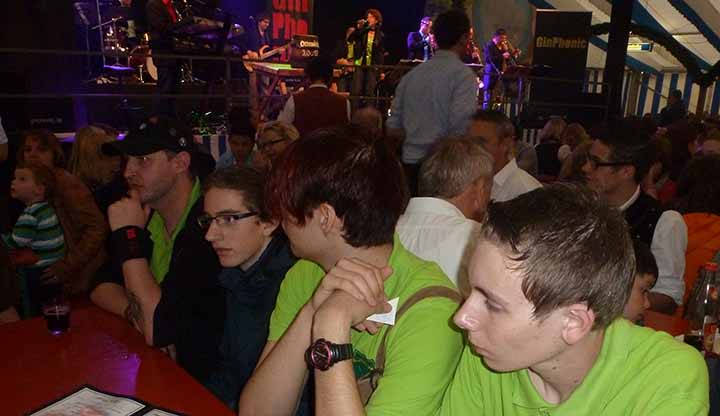 Wir warten aufs Bier klein