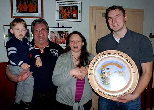 Übergabe Kindstaufscheibe klein